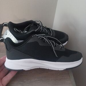Athletic Works Mesh Tech black Sneakers Boys Sz 4